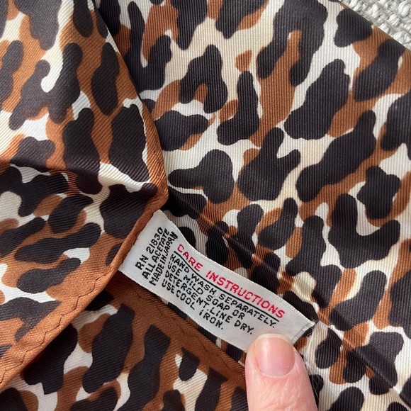 Vintage Made in Japan Silky Cheetah Leopard Print Scarf - Picture 9 of 9